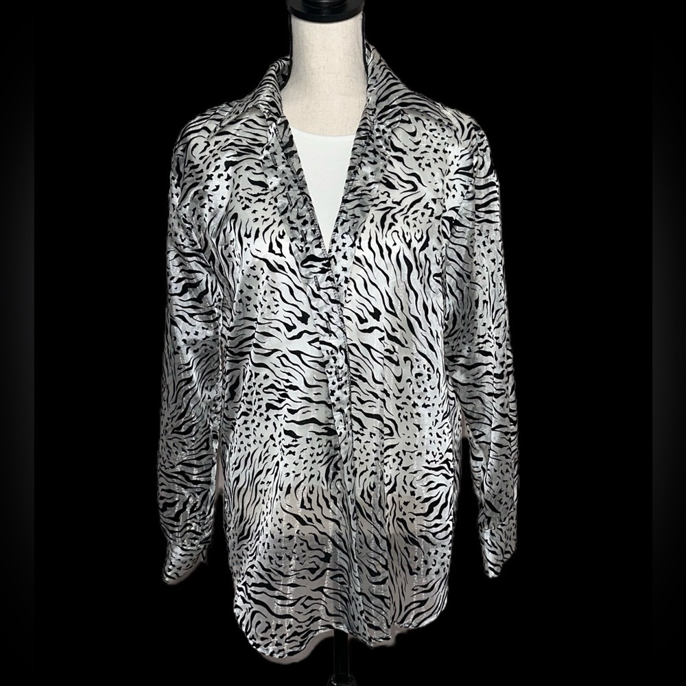 Stylish Black and White Animal Print Women's Top